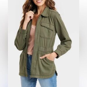 Super cute Knox rose army green jacket